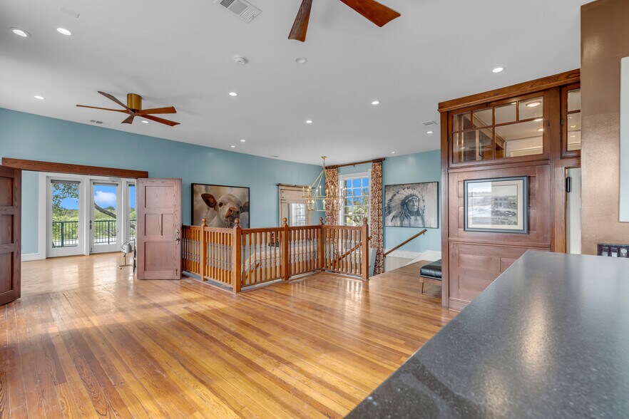 More Photos Of 601 Bessemer Ave, Llano Restaurant For Sale