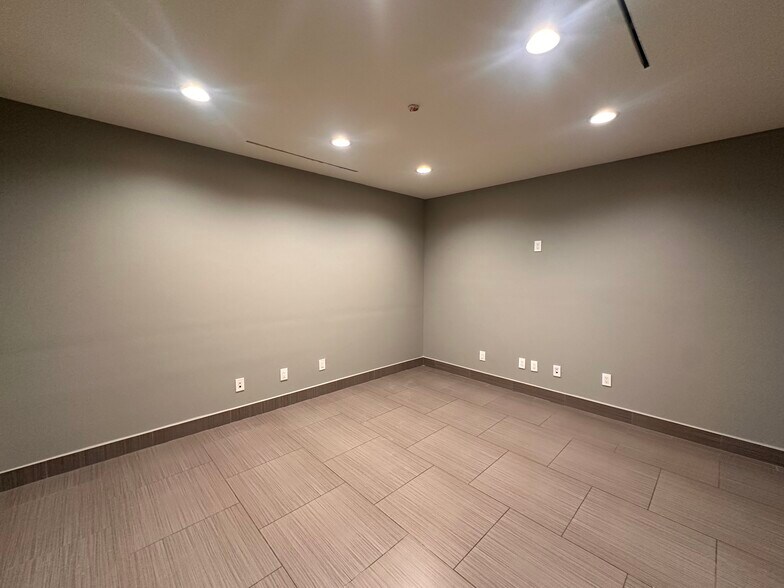 More Photos Of 2560-2566 Catamaran Way, Chula Vista Office For Lease