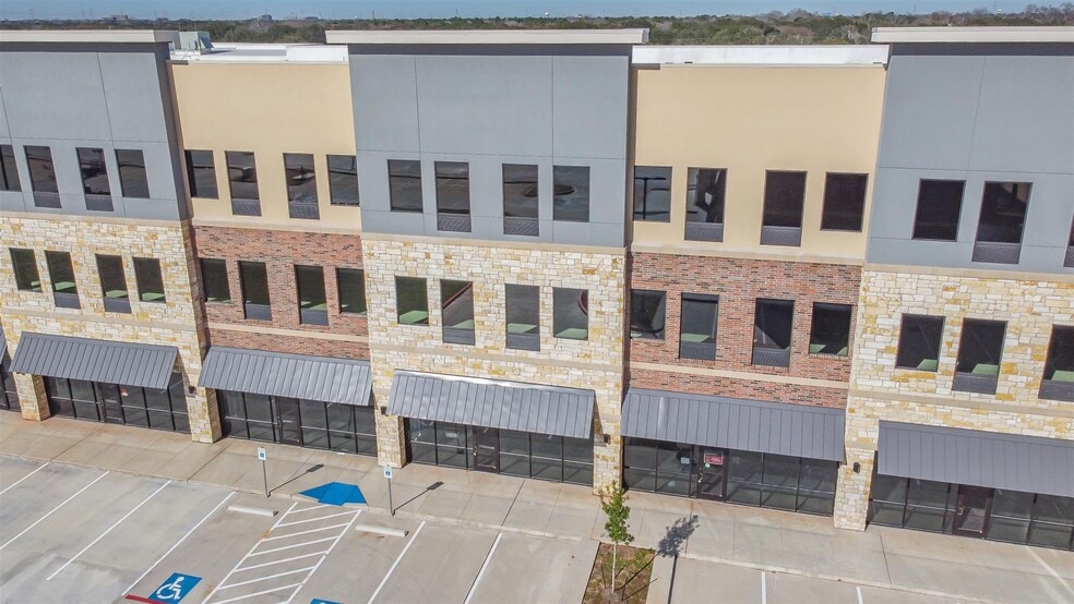 More Photos Of 4899 Highway 6, Missouri City Storefront Retail Office For Lease