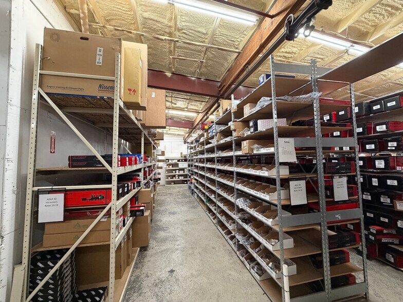 More Photos Of 42 Warehouse Rd, Hyannis Warehouse For Lease