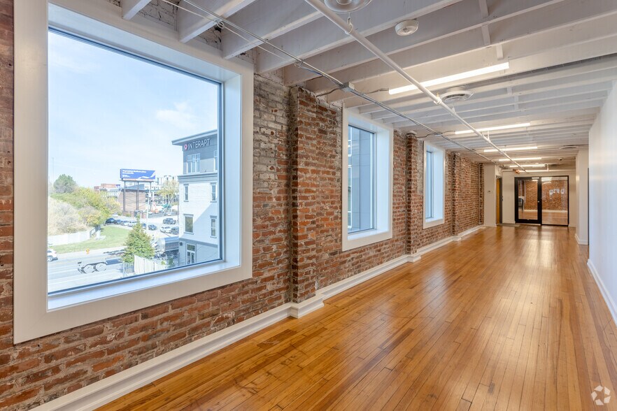 More Photos Of 552 E Market St, Louisville Office For Lease