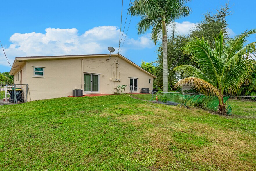 More Photos Of 4063-4065 SW 51st St, Fort Lauderdale Apartments For Sale