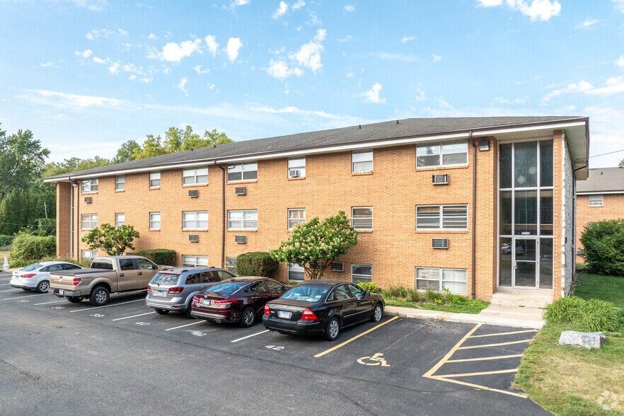 More Photos Of 2425 Wesleyan Ave, Rockford Apartments For Sale