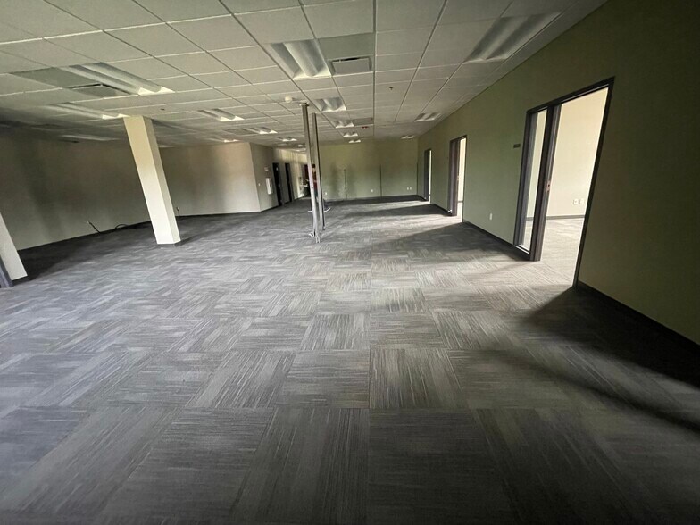 More Photos Of 10920 W Lincoln Ave, Milwaukee Distribution For Lease