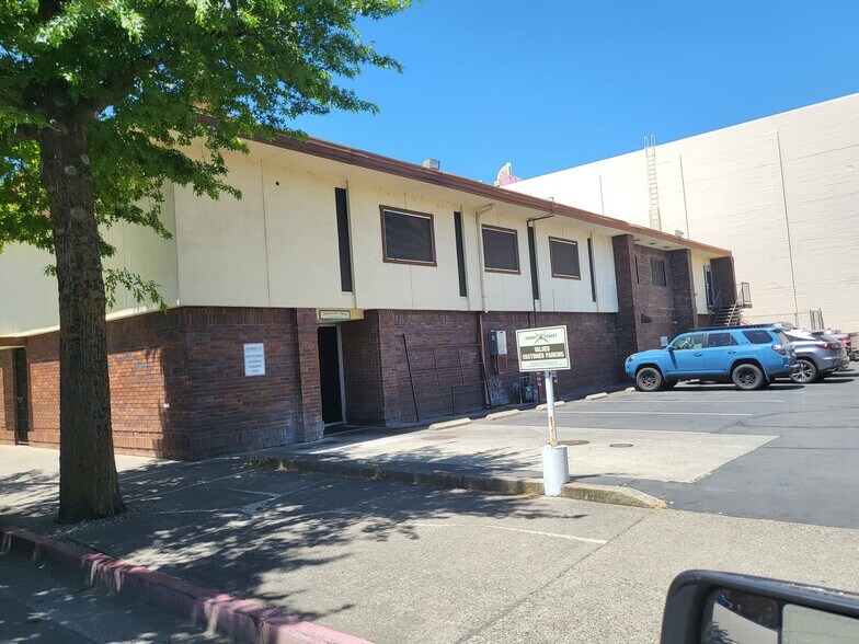 More Photos Of 1767 Market St, Redding Loft Creative Space For Lease