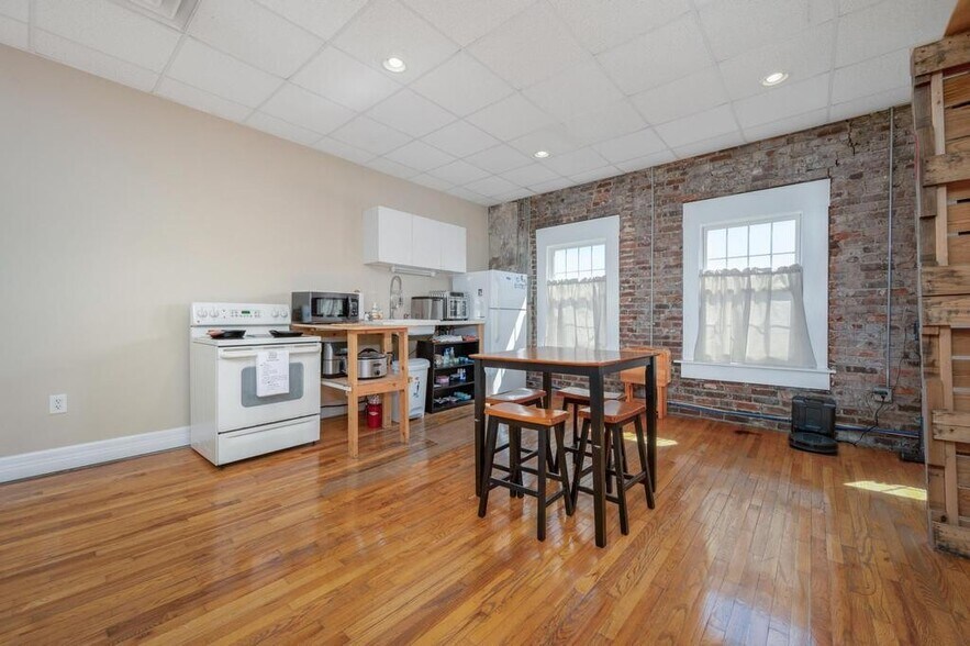 More Photos Of 227-229 N 1st St, Pulaski Restaurant For Sale