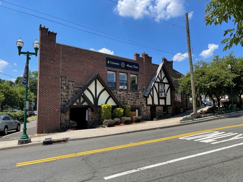 Primary Photo Of 444 Cedar Ln, Teaneck Restaurant For Lease