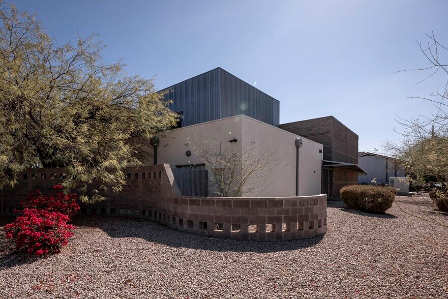 More Photos Of 1375 N Miller Rd, Tempe Research And Development For Sale