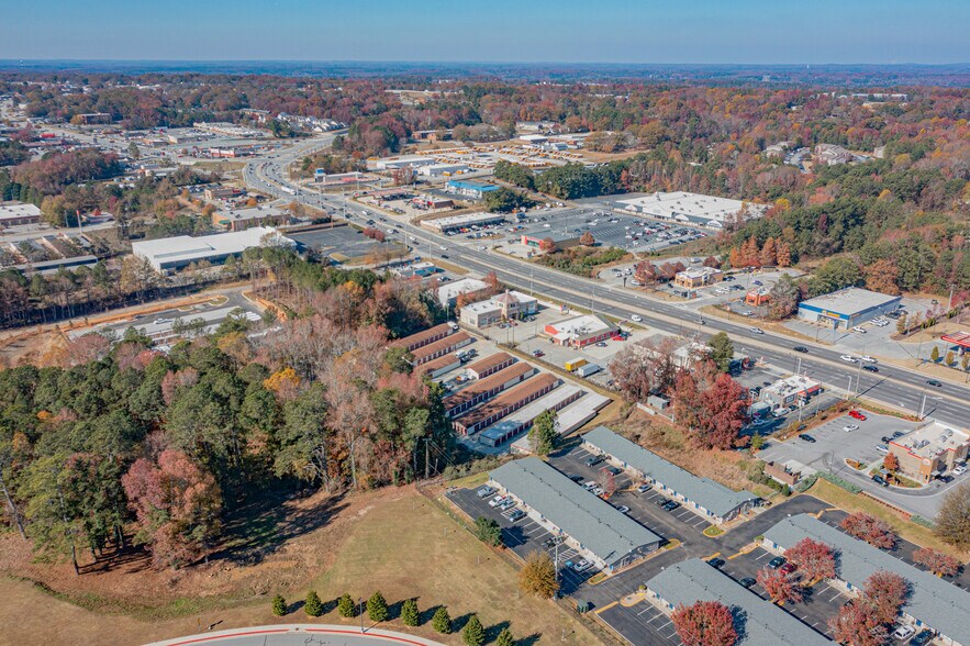 More Photos Of 5728 Fairburn Rd, Douglasville Self Storage For Lease