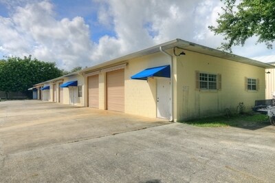 More Photos Of 637 2nd Ln, Vero Beach Flex For Sale