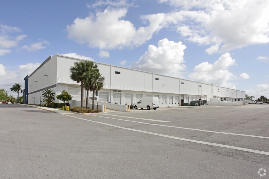 More Photos Of 2650-2666 SW 36th St, Fort Lauderdale Warehouse For Lease