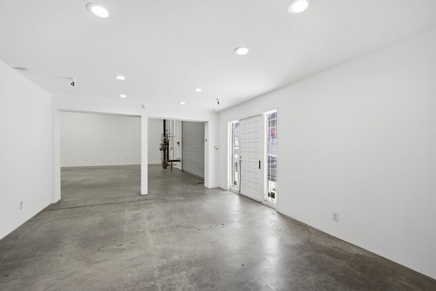 More Photos Of 805 Traction Ave, Los Angeles Showroom For Lease