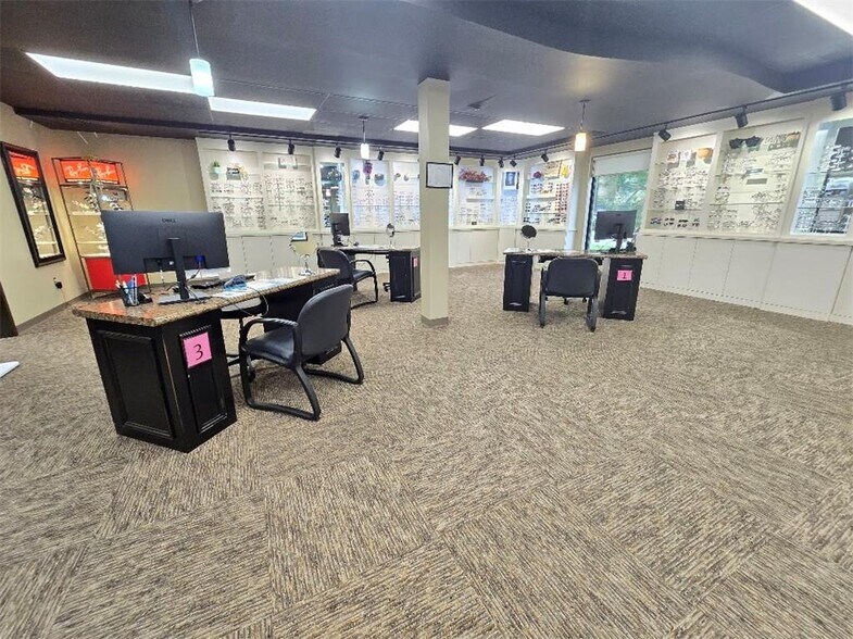 More Photos Of 705 Baptiste Dr, Paola Medical For Sale