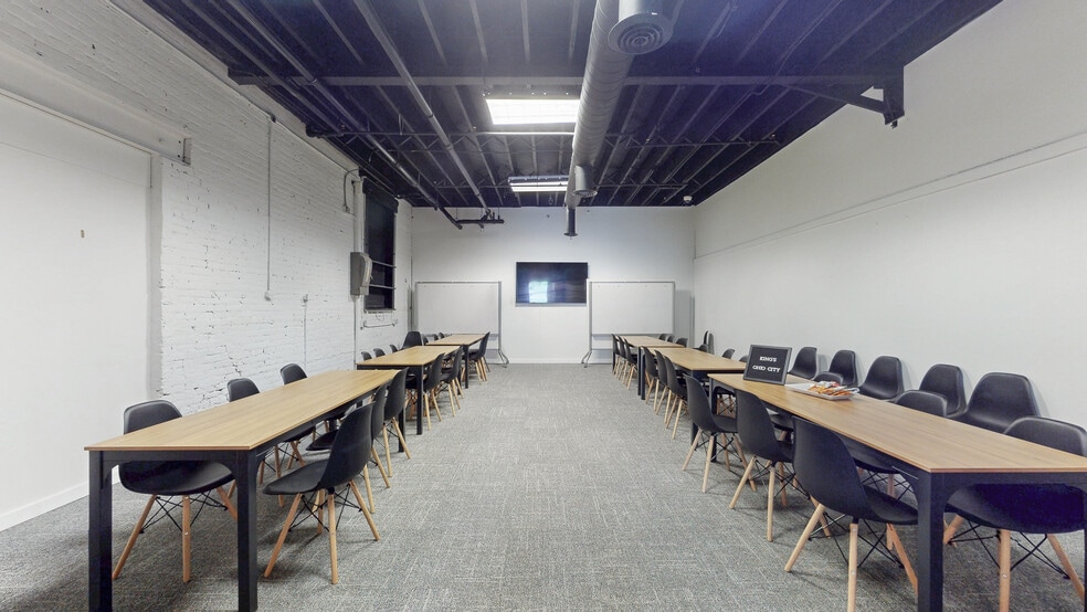 More Photos Of 2111 Center St, Cleveland Freestanding For Lease