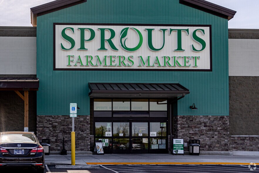 More Photos Of 5821 Nolensville Pike, Nashville Supermarket For Sale