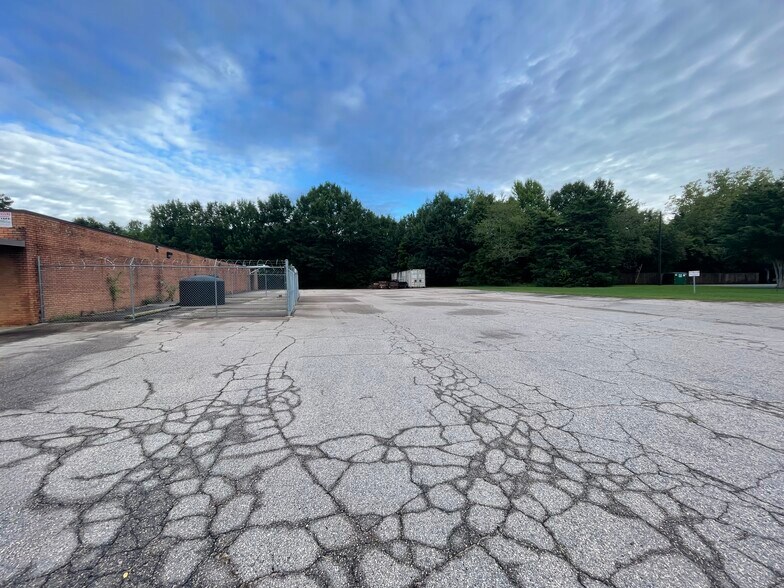 More Photos Of 192 Manor Ave SW, Concord Manufacturing For Lease