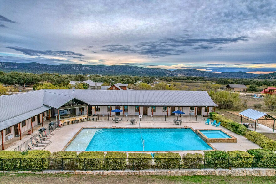 More Photos Of 16 Mountain Laurel Ln, Concan Hospitality For Sale