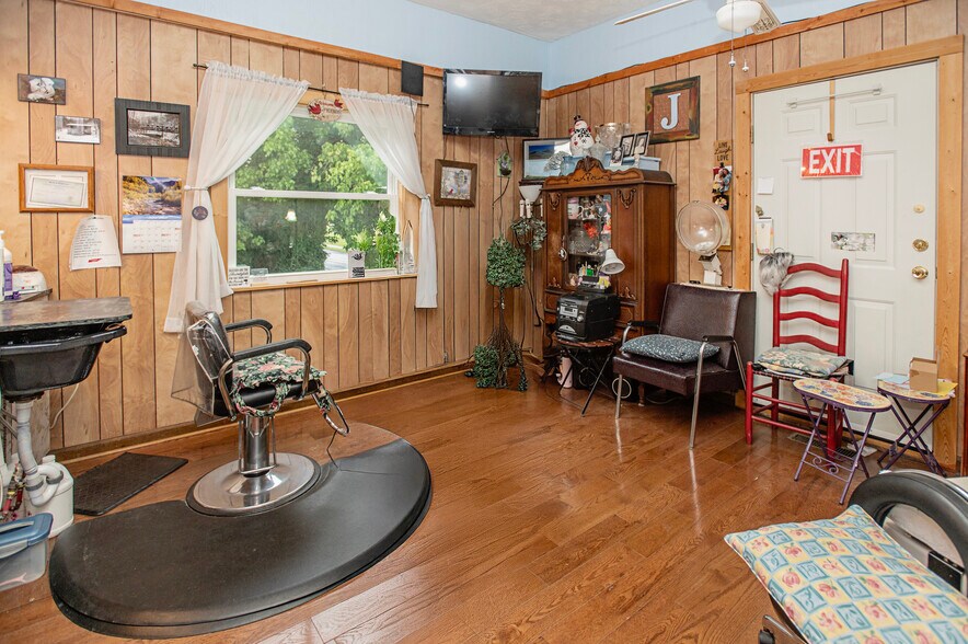 More Photos Of 400 Main St, Clinton Freestanding For Sale