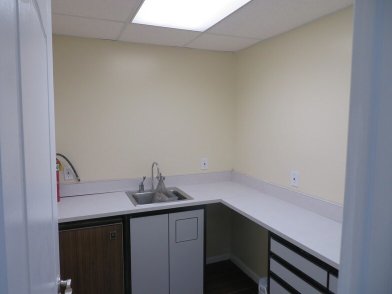 More Photos Of 286 E Main St, Somerville Medical For Lease