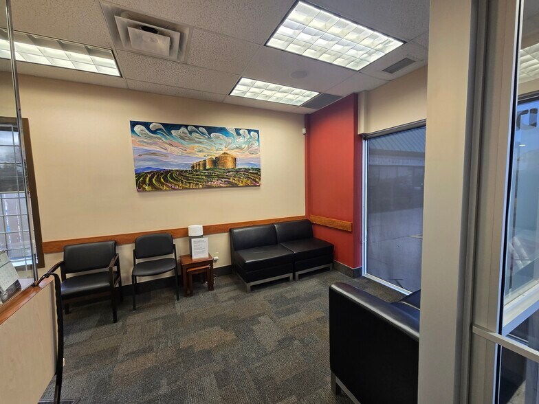 More Photos Of 1903 105 St NW, Edmonton Freestanding For Lease