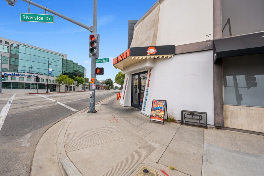 More Photos Of 4017 W Riverside Dr, Burbank Storefront Retail Office For Lease