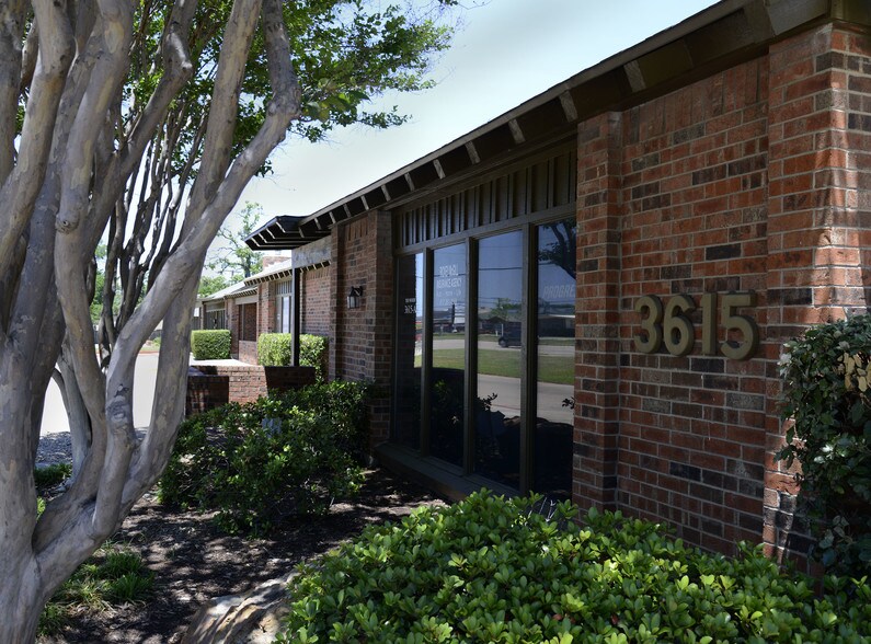 More Photos Of 3603-3617 W Pioneer Pky, Arlington Office For Lease