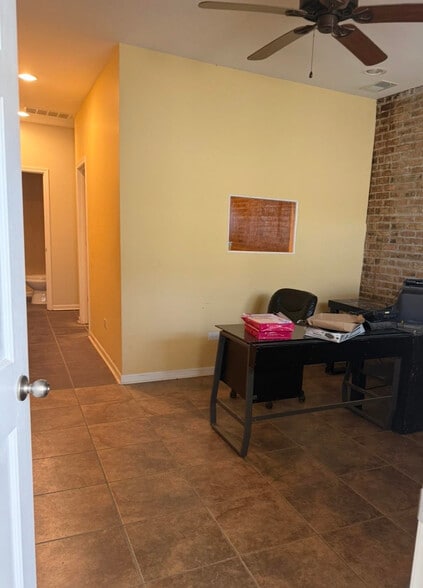 More Photos Of 6507 1/2 S Saint Lawrence Ave, Chicago Storefront For Sale