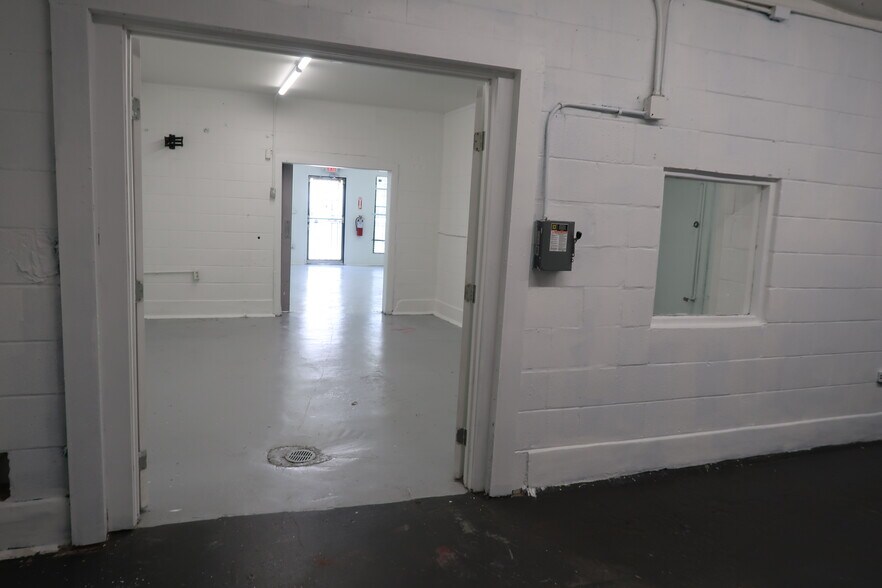 More Photos Of 1804 N Main St, Houston Freestanding For Lease