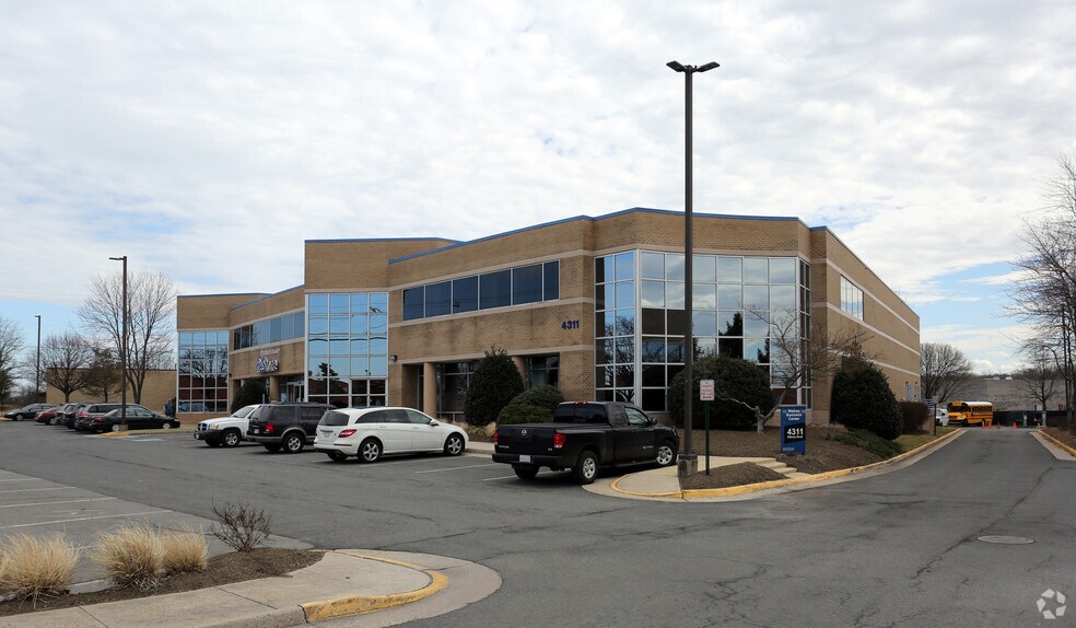 More Photos Of 4311 Walney Rd, Chantilly Warehouse For Lease