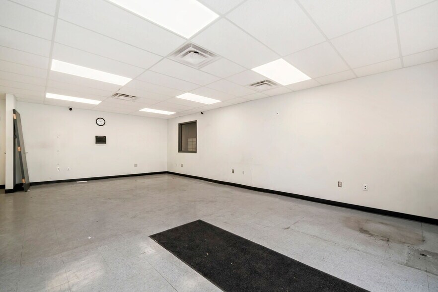 More Photos Of 101 Lexington Ave, Cheyenne Warehouse For Lease