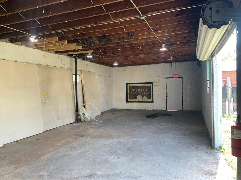 More Photos Of 100 E Saint Louis Ave, East Alton Light Distribution For Lease