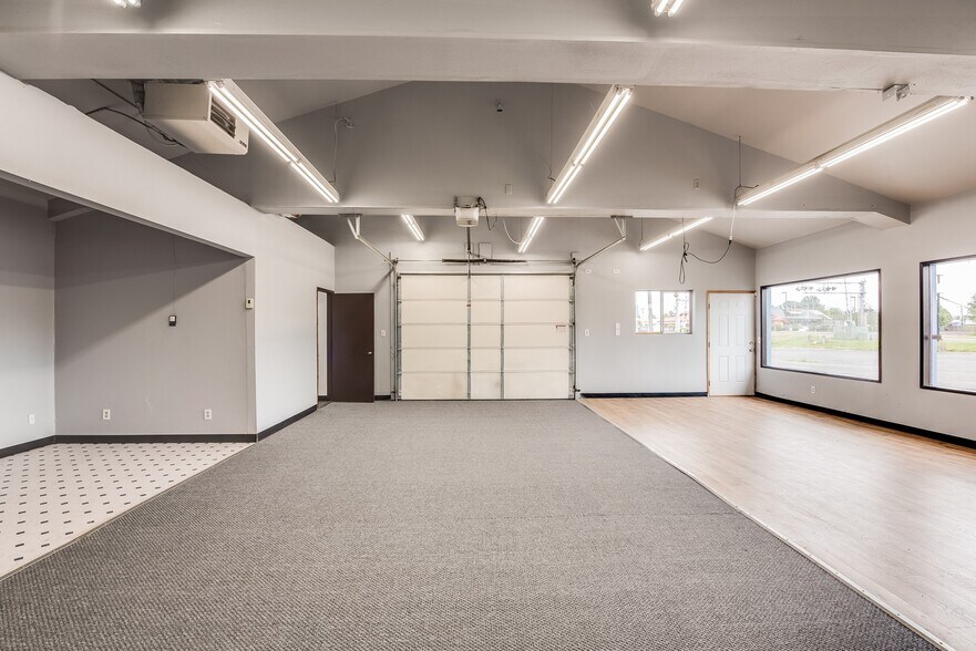 More Photos Of 360 S Burlington Blvd, Burlington Office For Sale