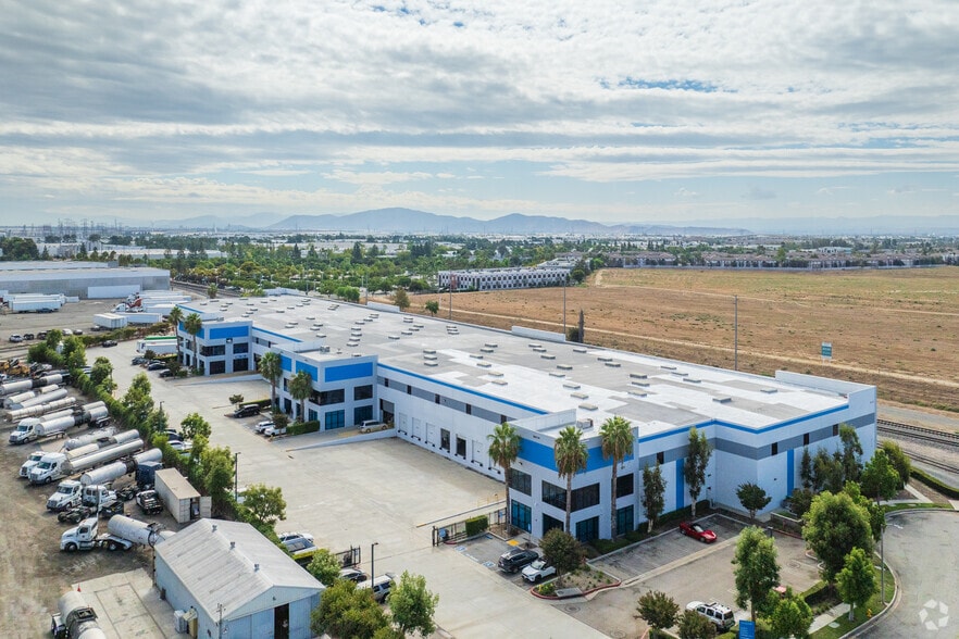 More Photos Of 8885 White Oak Ave, Rancho Cucamonga Warehouse For Lease