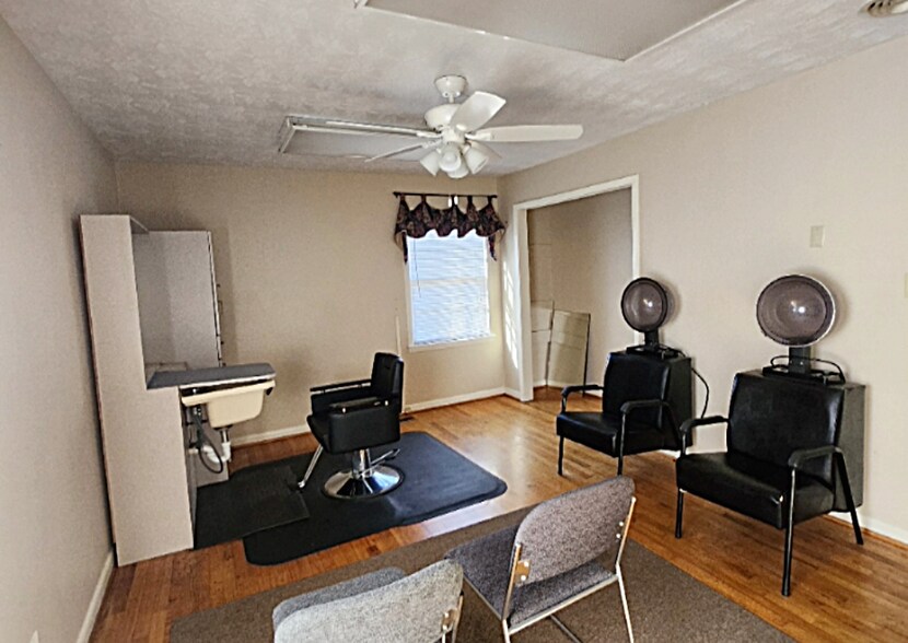 More Photos Of 7117 Raeford Rd, Fayetteville Freestanding For Lease