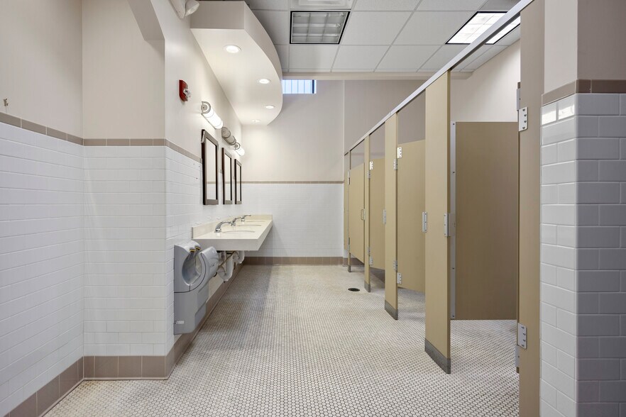 More Photos Of 22 Clinton Ave, Albany Office For Sale