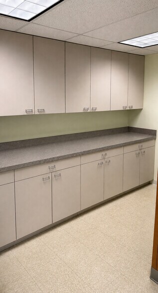 More Photos Of 160-174 S Industrial Dr, Saline Medical For Sale