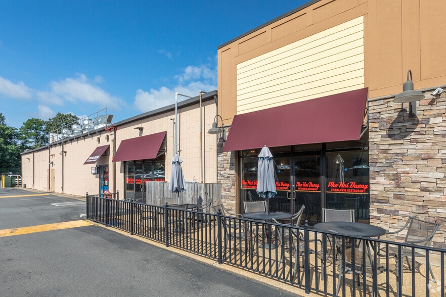 More Photos Of 8411-8417 Old Courthouse Rd, Vienna General Retail For Sale