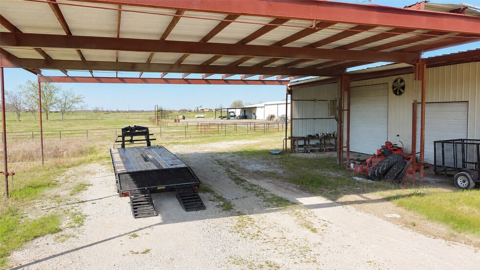 More Photos Of 3552 S State Highway 19, Emory Warehouse For Sale
