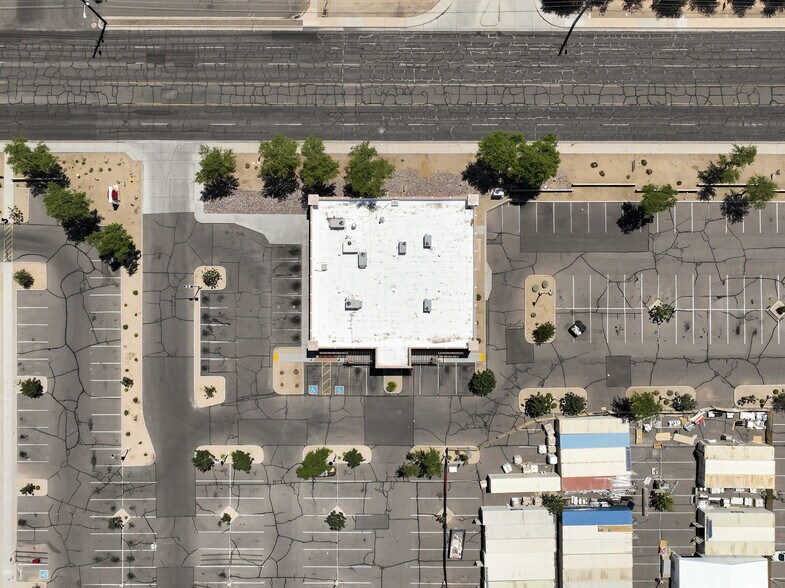 More Photos Of 10240 N 43rd Ave, Glendale Freestanding For Lease
