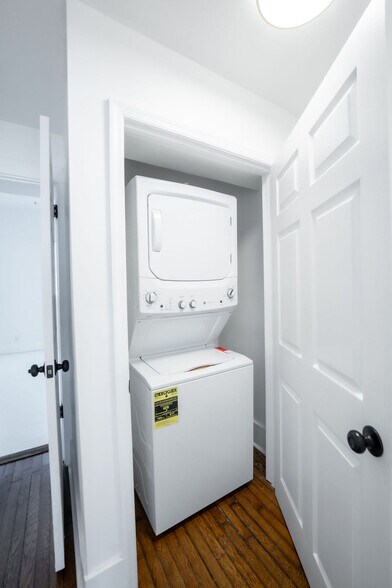 More Photos Of 306 E Victory Dr, Savannah Apartments For Sale