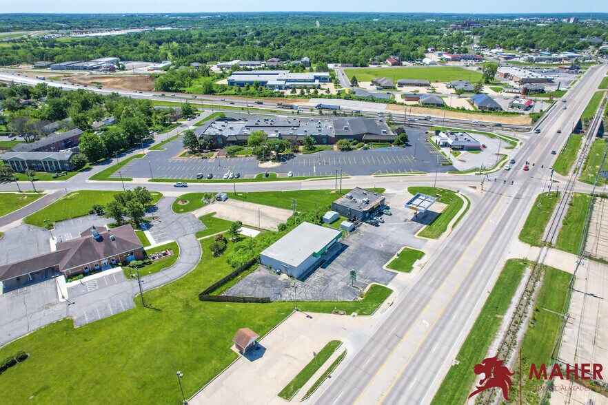 More Photos Of 2108 Paris Rd, Columbia General Retail For Lease