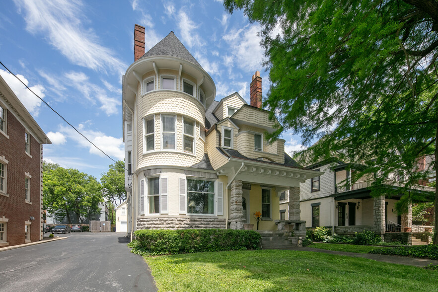 Primary Photo Of 497 E Main St, Lexington Office For Sale