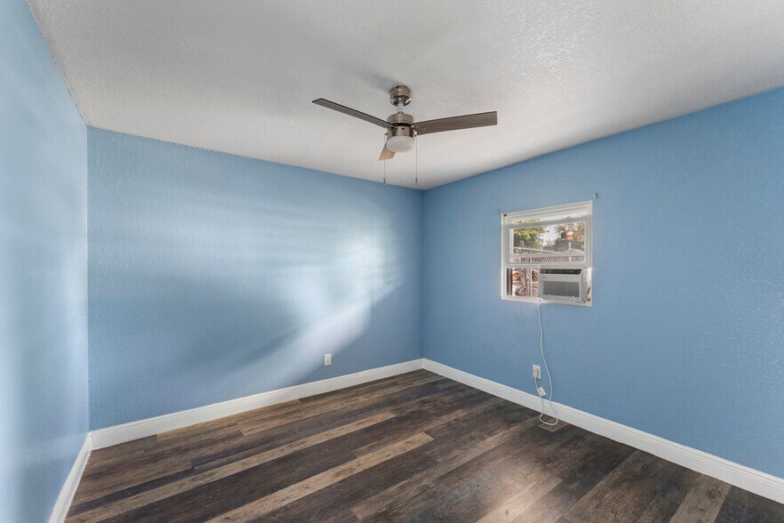 More Photos Of 5712 15th St, Bradenton Auto Dealership For Sale