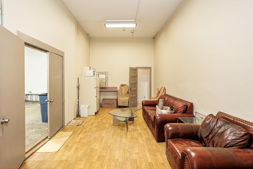 More Photos Of 7001-7013 N Albina Ave, Portland Freestanding For Lease