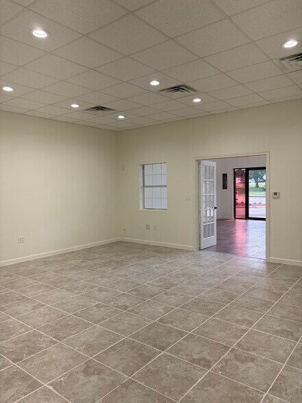 More Photos Of 5612 Highland Ave, Haltom City Showroom For Lease