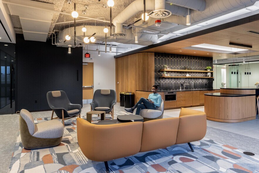 More Photos Of 5404 Wisconsin Ave, Chevy Chase Office For Lease