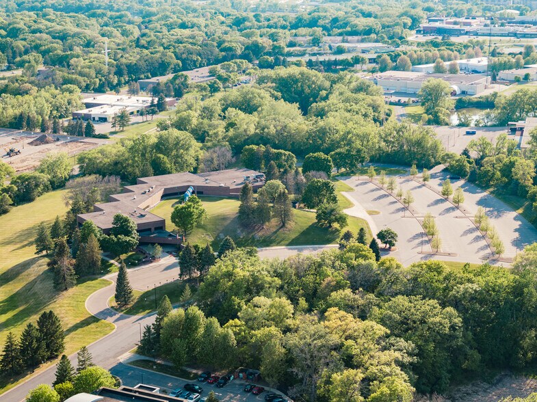 More Photos Of 14615 Lone Oak Rd, Eden Prairie Office For Sale