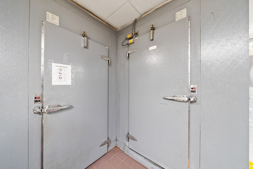 More Photos Of 1420 Interstate Dr, Cookeville Restaurant For Sale