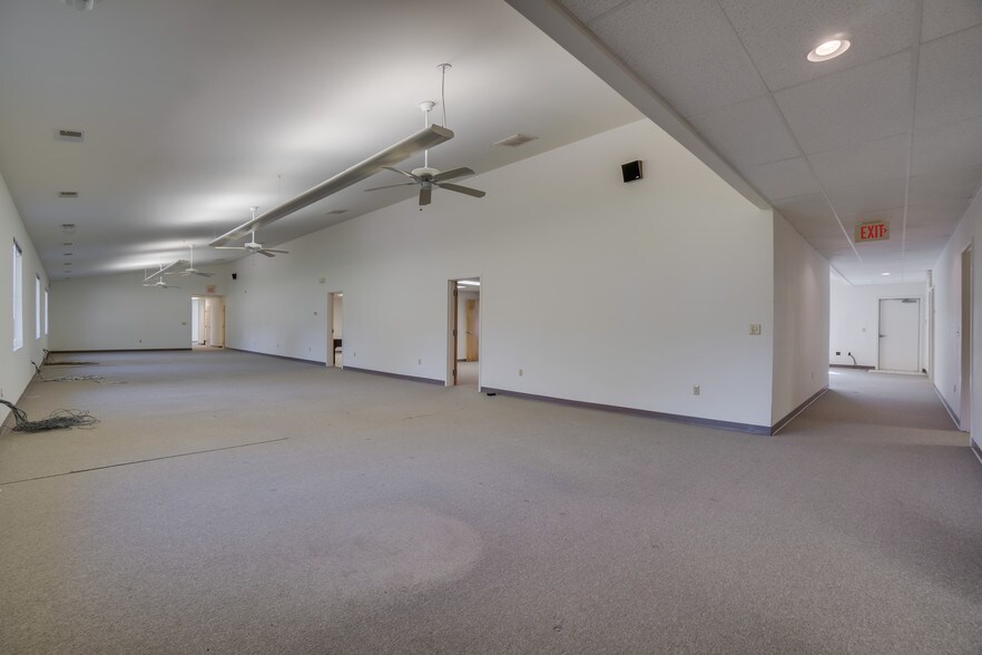 More Photos Of 2442 New Dorset Cir, Powhatan Office For Lease