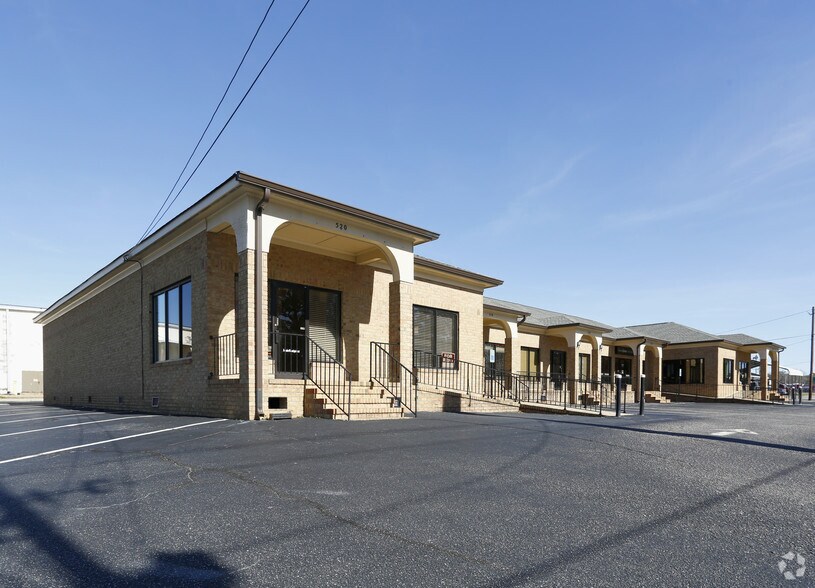 More Photos Of 512-520 Erwin Rd, Dunn General Retail For Lease
